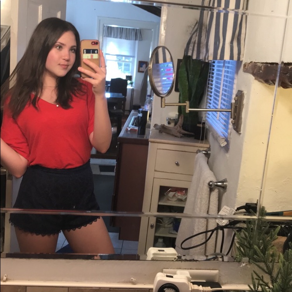 Meet your Posher, Lara